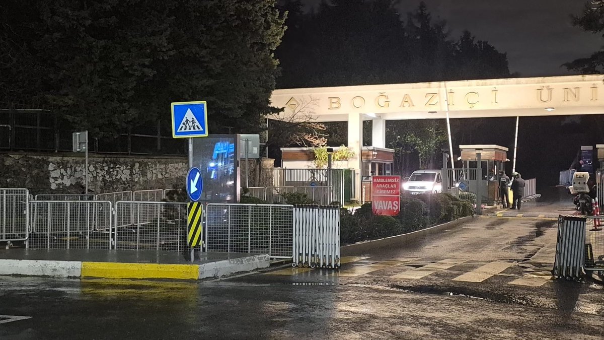 bogazicitv's tweet photo. 🟡Haber

13 Şubat Cuma günü Cumhurbaşkanı Erdoğan’ın Güney Kampüs’e gelecek olması sebebiyle Güney Kampüs girişleri barikatla çevrelendi. https://t.co/pk0I9fsRap