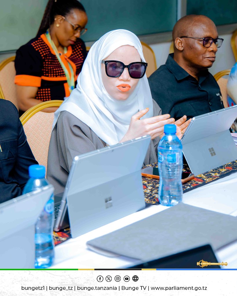 bunge_tz's tweet photo. Wajumbe wa Kamati ya Kudumu ya Bunge ya Elimu, Utamaduni na Michezo wakiongozwa na Mwenyekiti wake, Mhe. Husna Sekiboko, wamepatiwa mafunzo yaliyotolewa na Wizara ya Habari, Utamaduni, Sanaa na Michezo yaliyoongozwa na Naibu Waziri wa Wizara hiyo, Mhe. Hamis Mwinjuma. https://t.co/6dQNnk1vDi