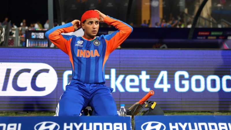 🚨 GOOD NEWS FOR TEAM INDIA 🚨

Varun Chakaravarthy said "Abhishek Sharma looks good to play the Pakistan game". [Bharat Sharma from PTI]