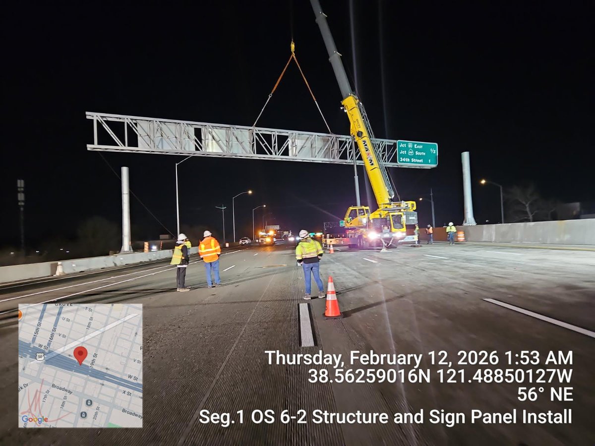 CaltransDist3's tweet image. #Update The overhead sign installation that took place last night across westbound of the FIX50 project in Sacramento, was completed successfully by our crews and they were able to open the traffic break ahead of schedule.  #KnowBeforeYouGo #QuickMap