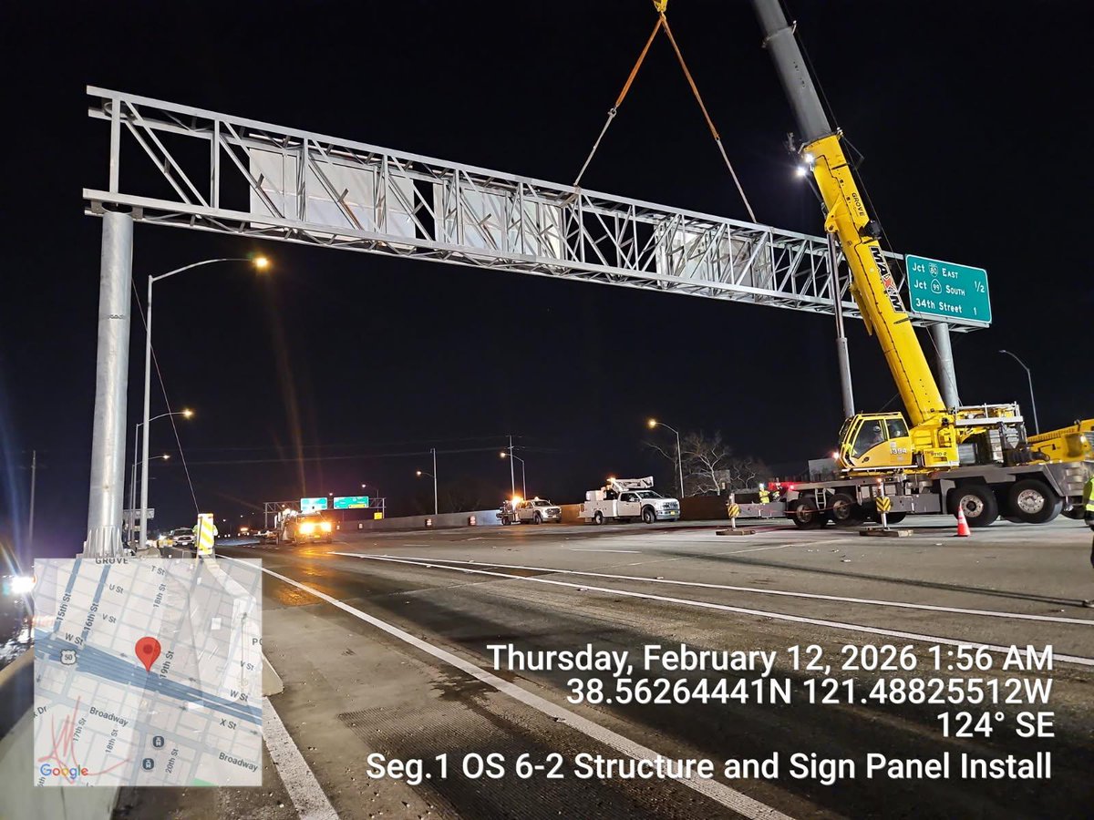 CaltransDist3's tweet image. #Update The overhead sign installation that took place last night across westbound of the FIX50 project in Sacramento, was completed successfully by our crews and they were able to open the traffic break ahead of schedule.  #KnowBeforeYouGo #QuickMap