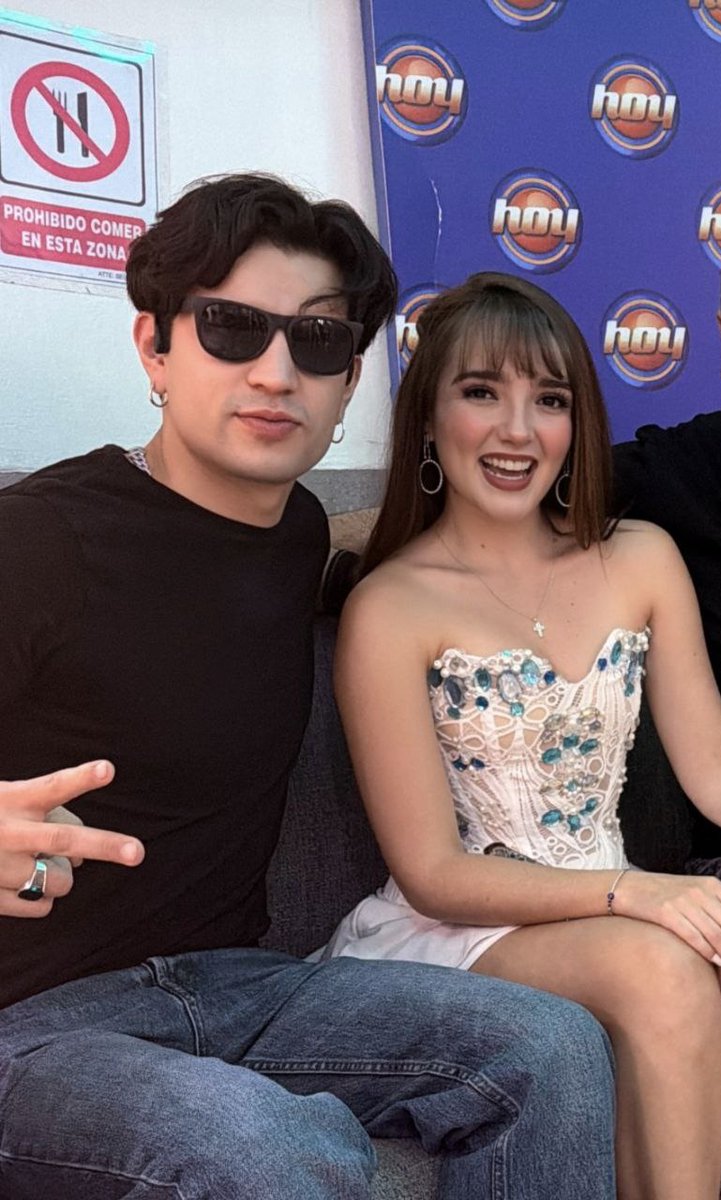 mewxgupie's tweet photo. SI SE VIERON AMOOOOO 😭😍

ELAINE EN HOY
#AaronMercury #AARONATION https://t.co/hGiK1x4QBk