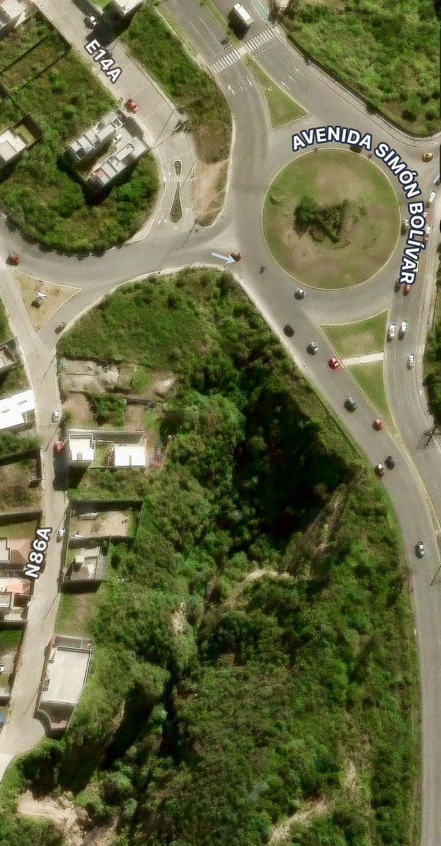 vosquito's tweet photo. ⏱️ DÍA 24
La Quebrada Cantana Gallo en Lirios de Carcelén – ampliación Av. Simón Bolívar sigue sin intervención.
El riesgo está visible en esta imagen y fue advertido.
@pabelml, actuar hoy es prevenir mañana.
El conteo continúa. #QuitoRenace @SeguridadeQuito @amcquito https://t.co/mjhlkNGtM2