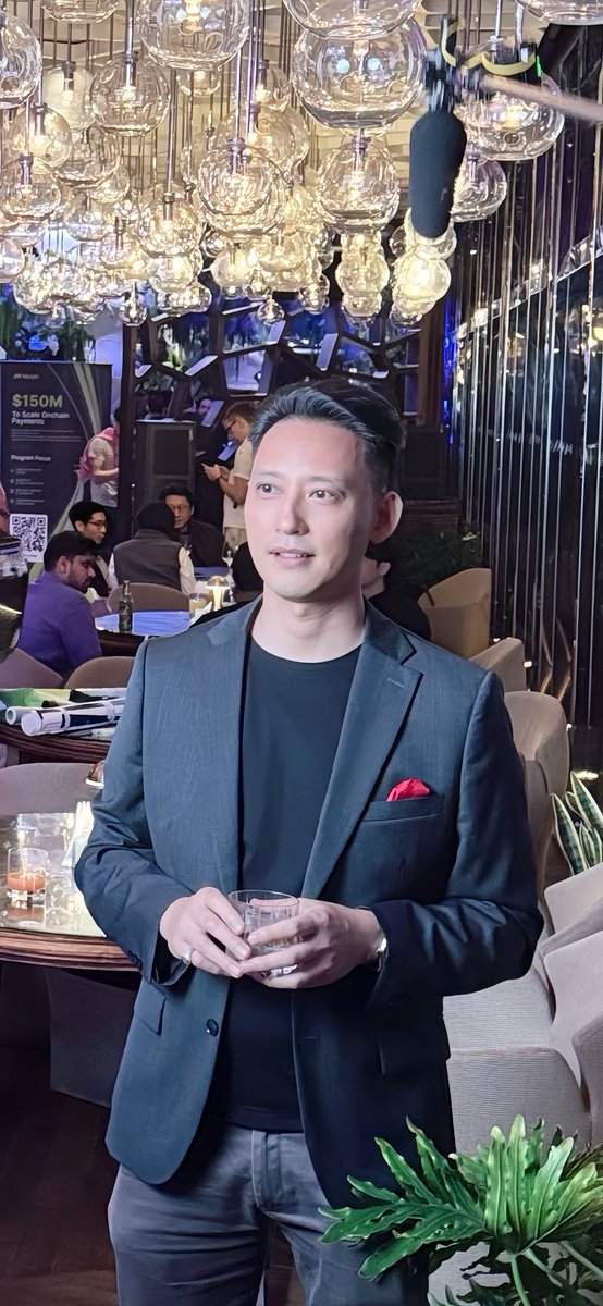 为一家美国加密货币巨头商业伙伴拍摄视频。分享观点和感受！团结就是力量！
亚太地区是全球增长最快的加密货币市场之一！
Filming for a U.S. crypto giant business partner. Share views and feelings! Together we are stronger! 
Asia Pacific is one of the fastest-growing crypto markets in