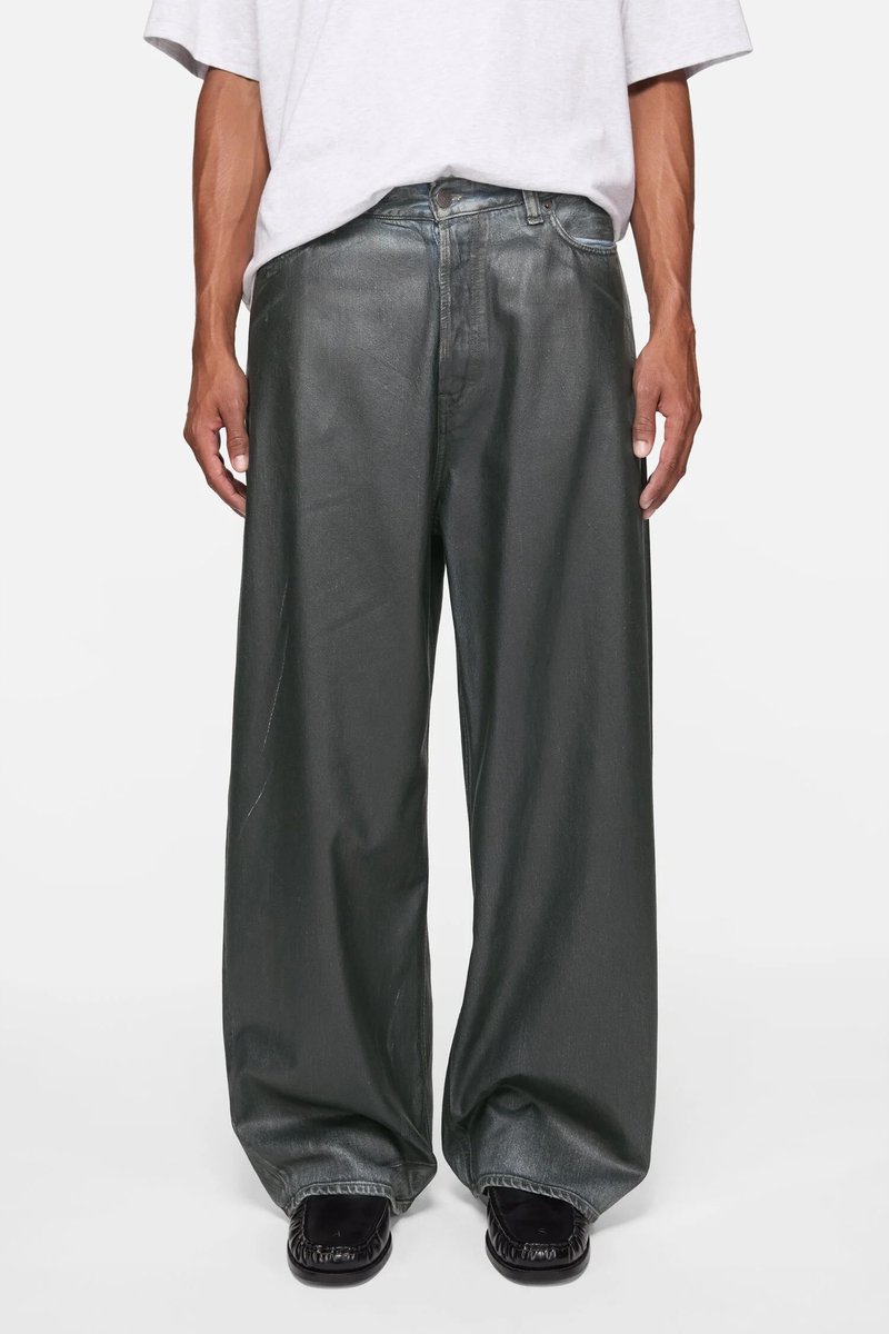 JustFreshKicks's tweet photo. Acne Studios Loose Fit Leather Coated Jeans 👖 https://t.co/Xhc5MMHVfs