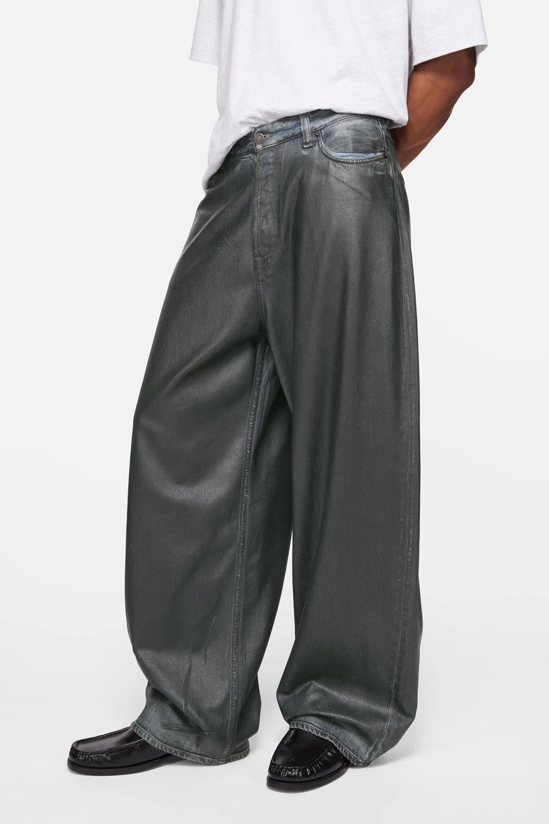 JustFreshKicks's tweet photo. Acne Studios Loose Fit Leather Coated Jeans 👖 https://t.co/Xhc5MMHVfs
