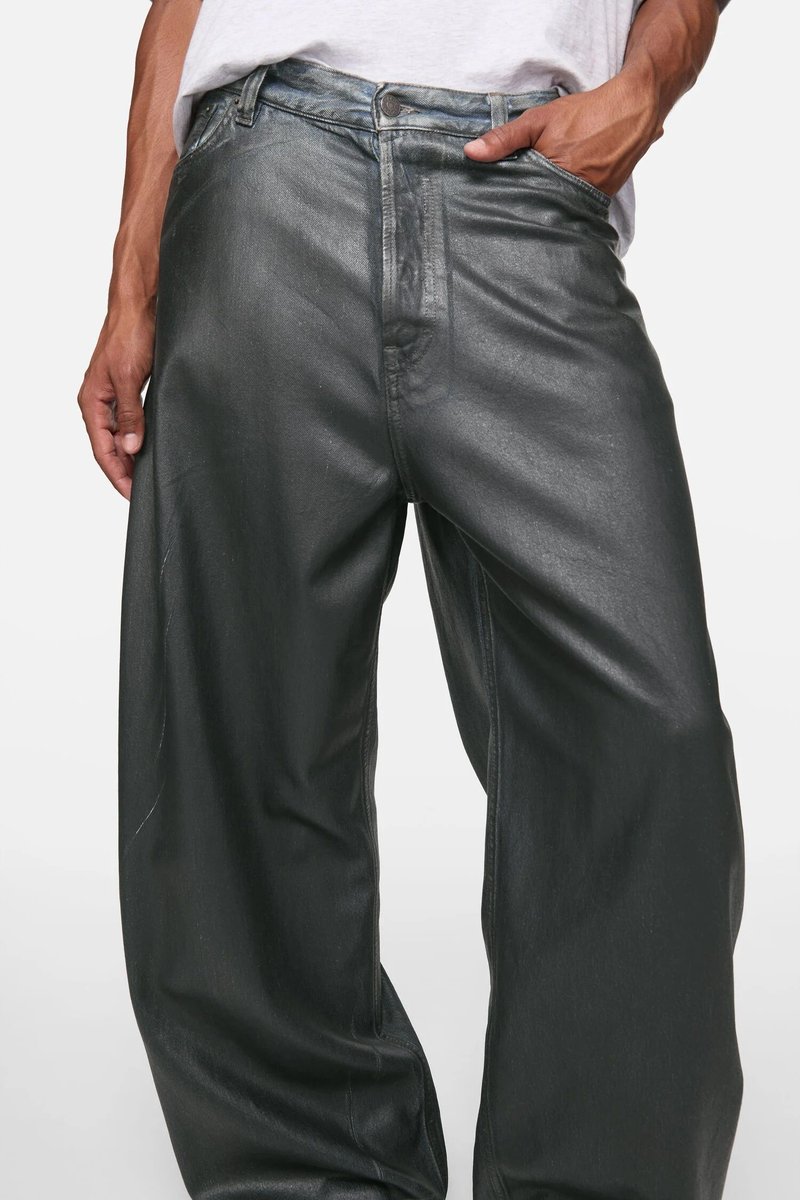 JustFreshKicks's tweet photo. Acne Studios Loose Fit Leather Coated Jeans 👖 https://t.co/Xhc5MMHVfs