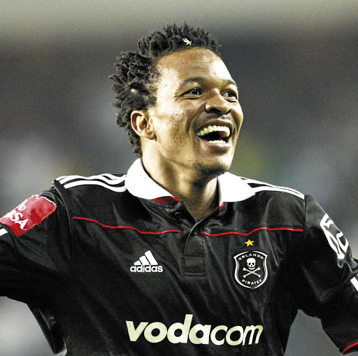 makwande_m's tweet image. Tlou Segolela, the Gautrain!

One of the key players that made Orlando Pirates win the double treble championship. 

Any memories??? 🚆🔥🤌