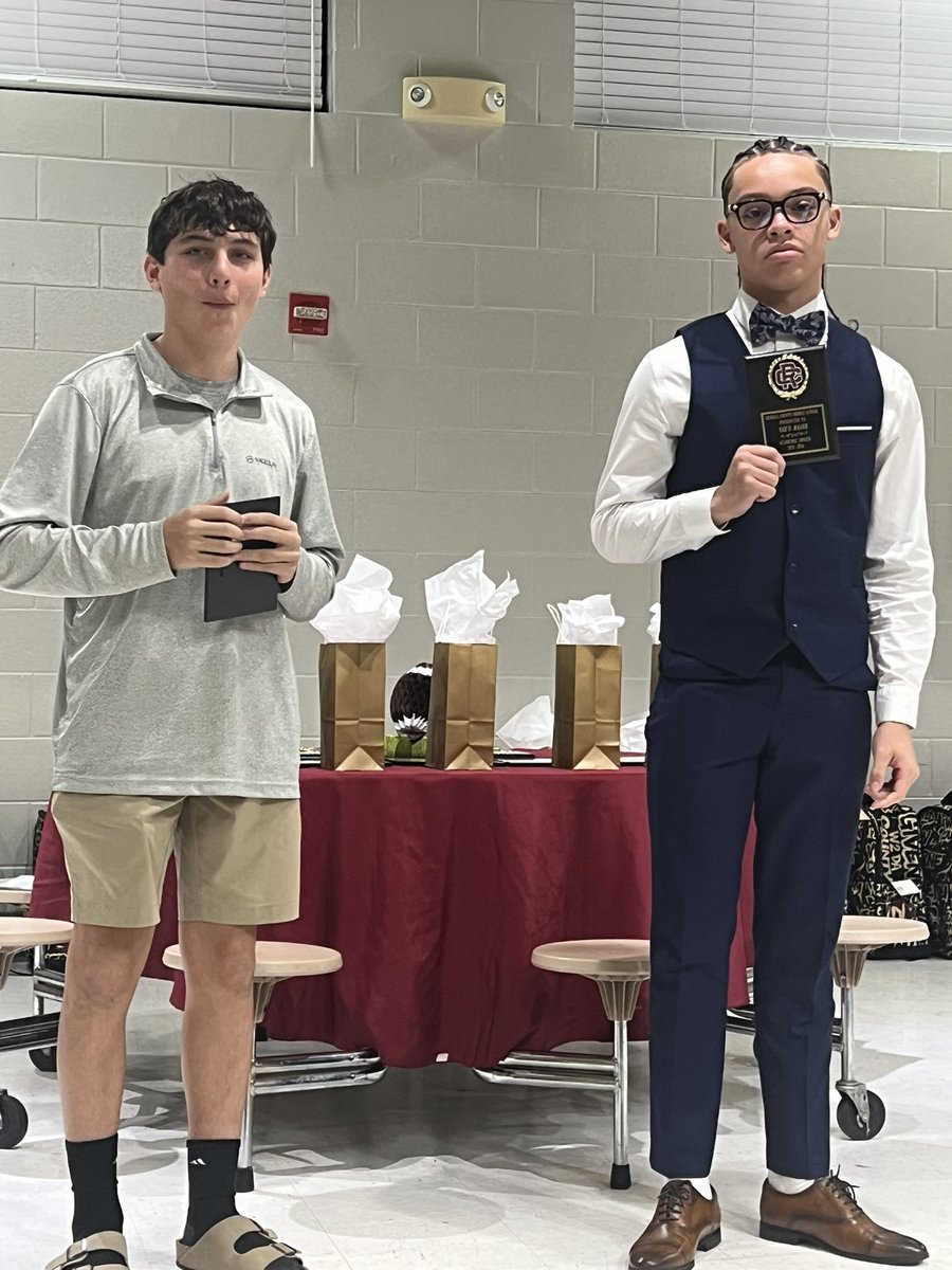 taeomajor's tweet photo. Honored to be named Overall Team MVP AND Highest Team GPA 📈🏆
Proof that you can dominate on the field AND in the classroom.
Work ethic. Discipline. Consistency. This is just the beginning.
#StudentAthlete #MVP #NoDaysOff @HallTechSports1 @Coach_Griggs @PrepRedzoneAL @Rivals https://t.co/XHZUEzk2lw