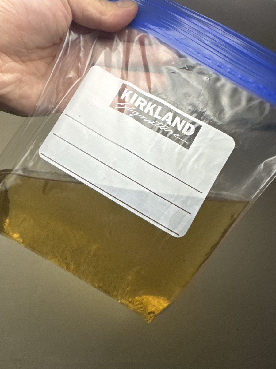 n3bulosity's tweet photo. “Yeah I cleaned it” the fuck you did https://t.co/0vrB19Ynza