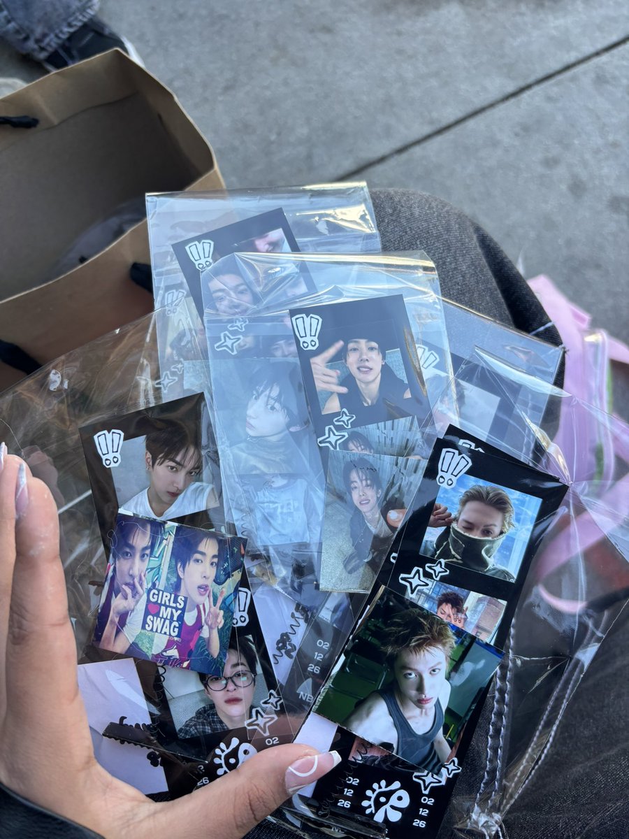 p1hsofia's tweet photo. giving out freebies i have a couple left:)) https://t.co/WFqliqgLM1