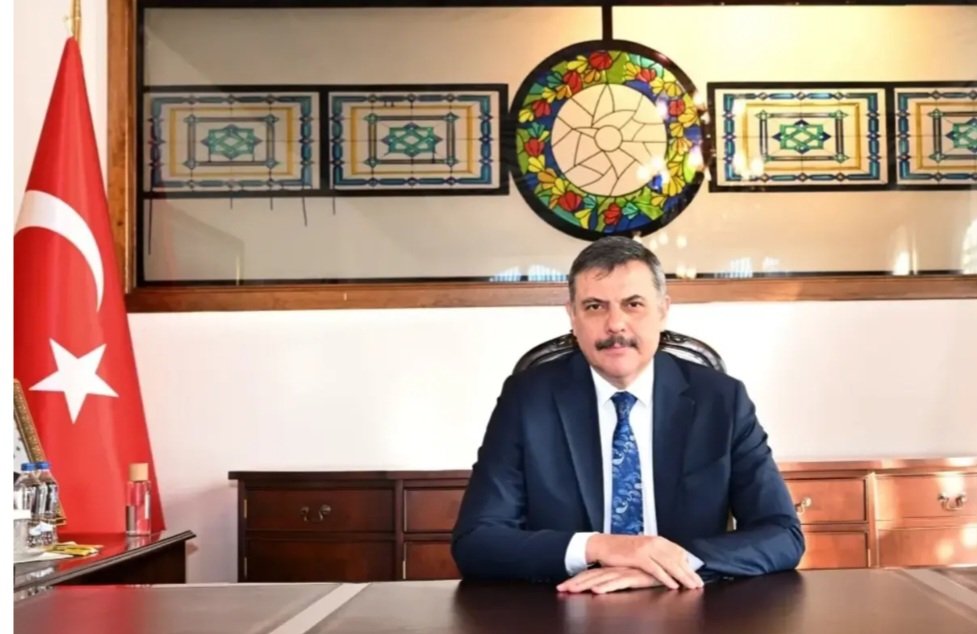 Yeni görevine atanan İçişleri Bakanımız Sayın Mustafa Çiftçi’yi yürekten tebrik ediyoruz.
Devletimizin bekası, milletimizin huzur ve güvenliği adına üstlendiği bu önemli vazifenin; azmi, dirayeti ve devlet tecrübesiyle başarıyla yürütüleceğine inancımız tamdır.
İç güvenliğin