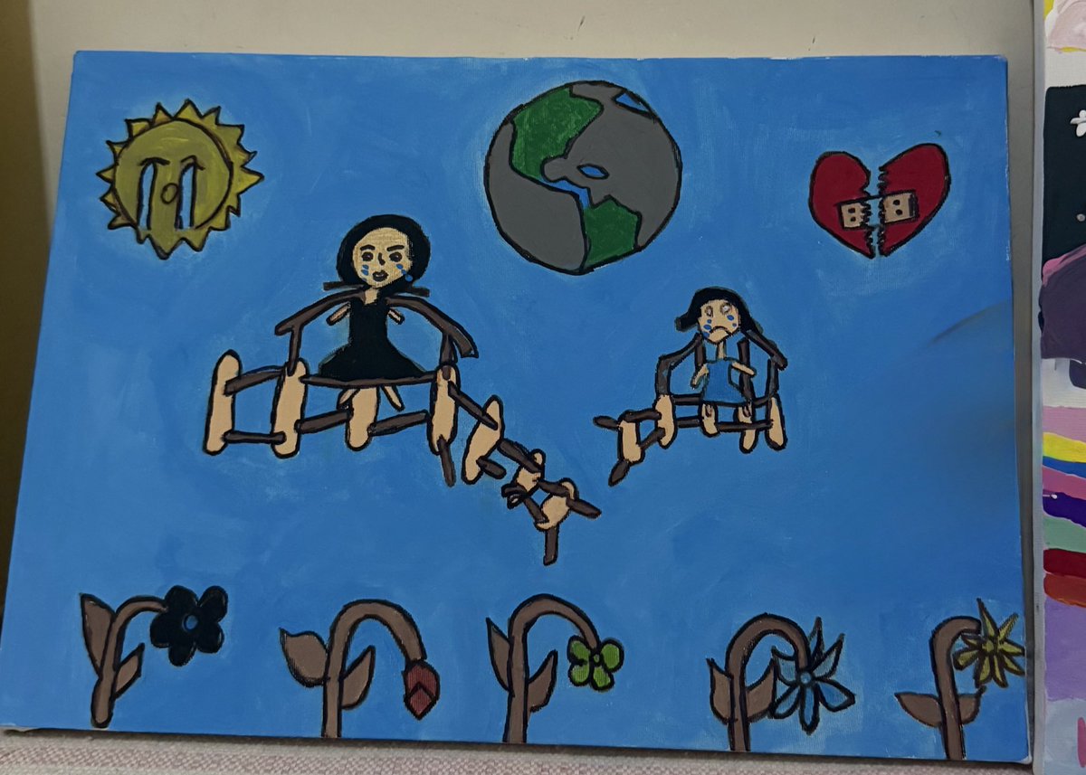 7 yaşında bir çocuk,
3 yaşındayken yaşadığı istismar yüzünden,
annesine yapılan şiddetlere şahit olduğu için bugün yataktan çıkamıyor!
Çocuğu anneden alamazsınız. 
Anneyi dinledim.
Yazamadıklarım var. 
Evinde güvende değil.
Can güvenliği yok.
Annenin feryadı adliye önünde:
✅ Can