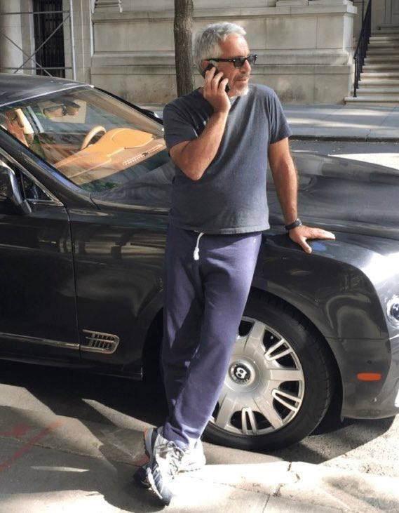 flock (6'3) tweet media