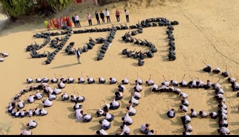 vikas_osian's tweet photo. #बीकानेर में चल रहे #खेजड़ी बचाओ महा ~ आंदोलन के समर्थन में आज "सेवियर चिल्ड्रन एकेडमी" #जाजीवाल #बिश्नोइयाँ (धोरा) में विद्यालय के स्टाफ़ और छात्र ~ छात्राओं द्वारा #खेजड़ी_बचाओ #पर्यावरण_बचाओ का संदेश दिया

#khejradham
@PMOIndia https://t.co/9Y0ZJ2qMLk