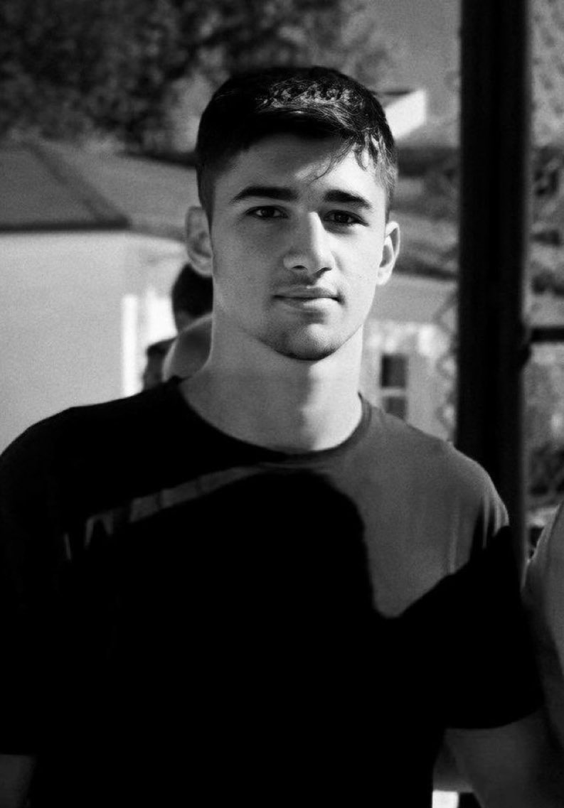 Hepinizin desteğine ihtiyacımız var. Rt yaparak veya alıntı yaparak destek olur musunuz?
Berkay henüz 17 yaşındaydı hayalleri yarım kaldı.
#TokatBerkayaSahipÇık