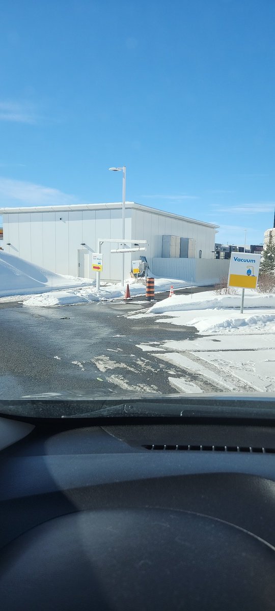 ReMaZaHi's tweet photo. @Shell_Canada The car wash in Kanata Terry Fox appears as open in the app but it is actually closed. https://t.co/wPBMSRXm5A