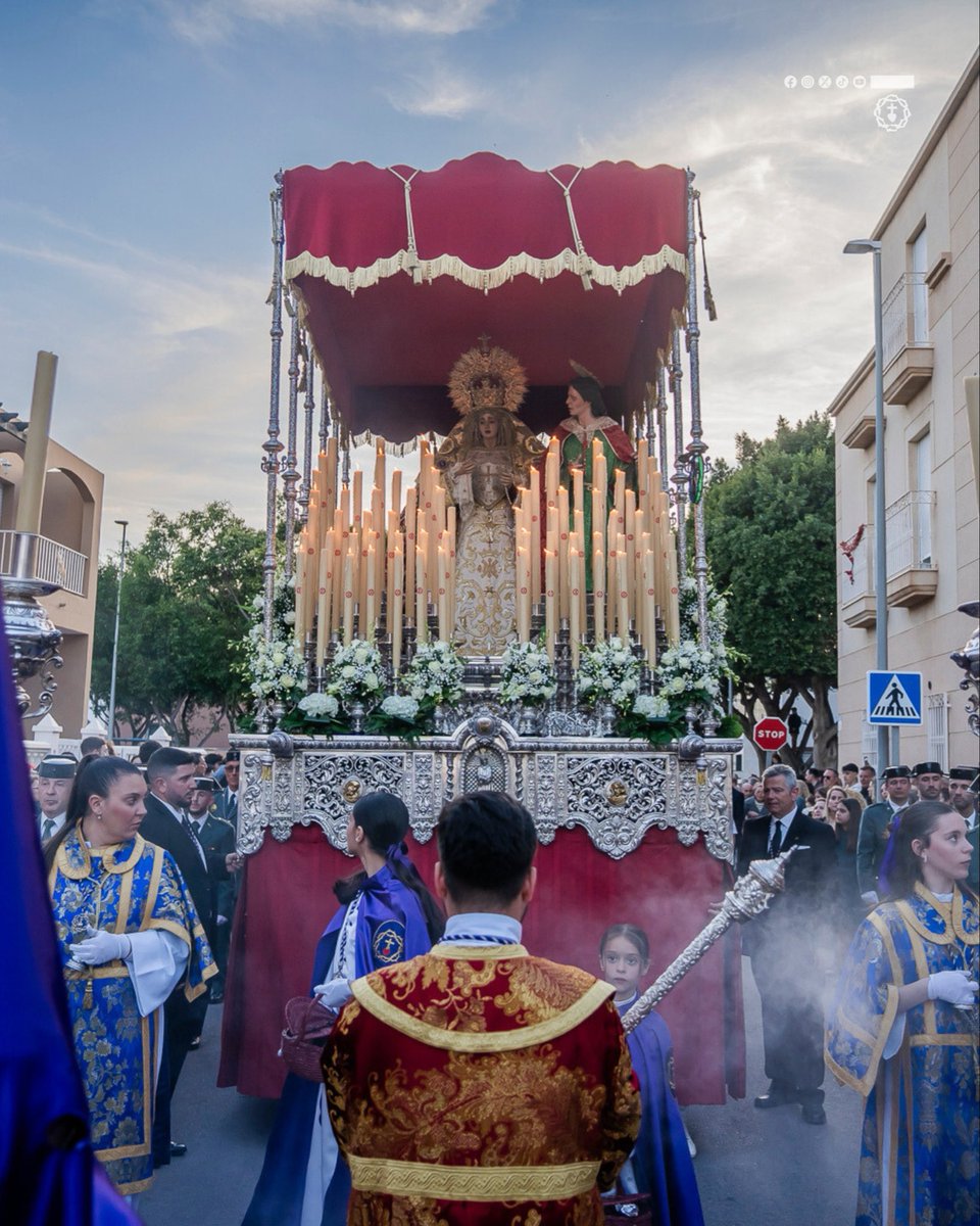 𝒰𝓃𝒶 𝑒𝓈𝓅𝒶𝒹𝒶 𝓁𝑒 𝒶𝓉𝓇𝒶𝓋𝑒𝓈𝑜́ 𝑒𝓁 𝒶𝓁𝓂𝒶… 𝓎 𝒶𝓊𝓃 𝒶𝓈𝒾́ 𝓃𝑜𝓈 𝒶𝓂𝒶. (✍🏼 Lc 2,35)

Bajo su palio, siempre hay consuelo ❤️‍🩹. 48 días para q su presencia alumbre nuestras almas por las calles.  

𝓝𝓽𝓻𝓪. 𝓢𝓻𝓪. 𝓭𝓮 𝓵𝓪 𝓐𝓶𝓪𝓻𝓰𝓾𝓻𝓪, ruega x nosotros.