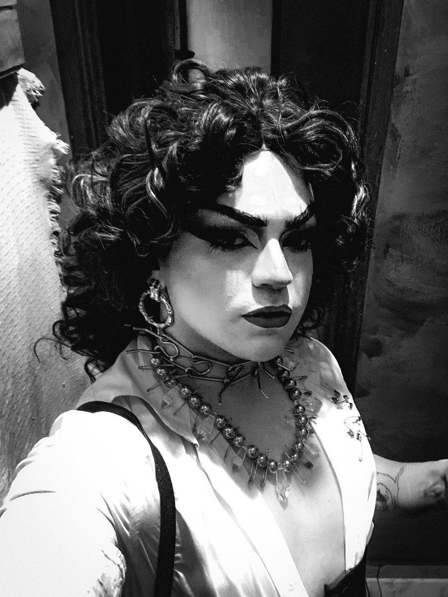 rnbrnd's tweet photo. tbt / Ravena Valtana na Untucked season 2. Ansiosa pras próximas aparições da vampirinha Drag Queen 🤭🤭 https://t.co/TcUB8HlCGE