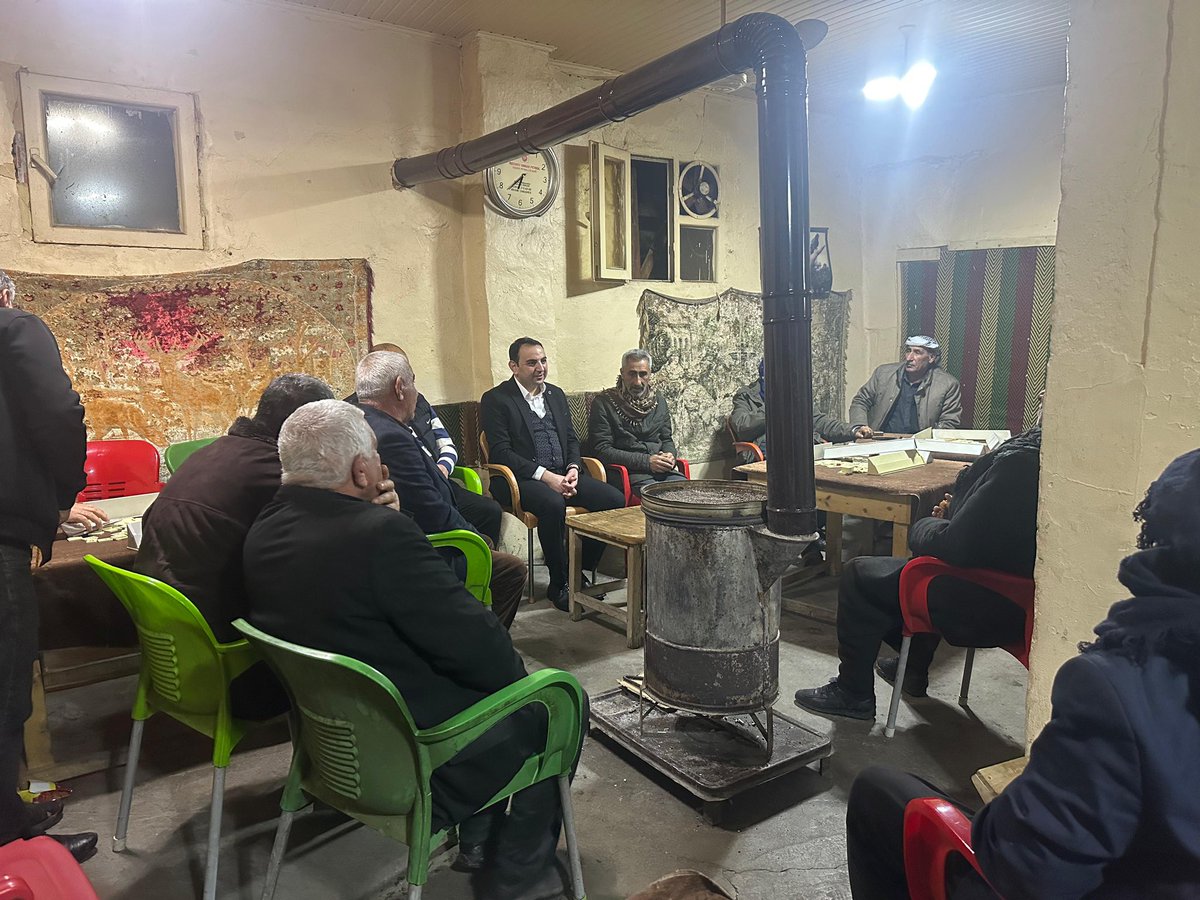 orhangazikrakas's tweet photo. Bu akşam çaylar bizden deyip ocağın başına geçtim.🫖

Hilvanlı esnaflarımızı ve çay ocaklarını ziyaret ettim.

Bizleri canıgönülden muhabbetlerine ortak ederek bağrına basan tüm Hilvanlı hemşehrilerime teşekkür ediyorum. https://t.co/TN1tFudKw8