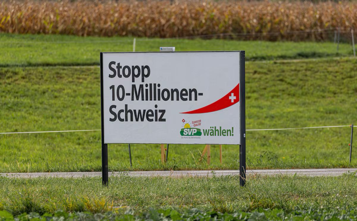🇨🇭Suiza votará en junio una iniciativa del Partido Popular Suizo (SVP), fuerza de derecha nacionalista, para limitar la población a 10 millones antes de 2050. La propuesta plantea endurecer la inmigración y el asilo y, si es necesario, romper el acuerdo de libre circulación de