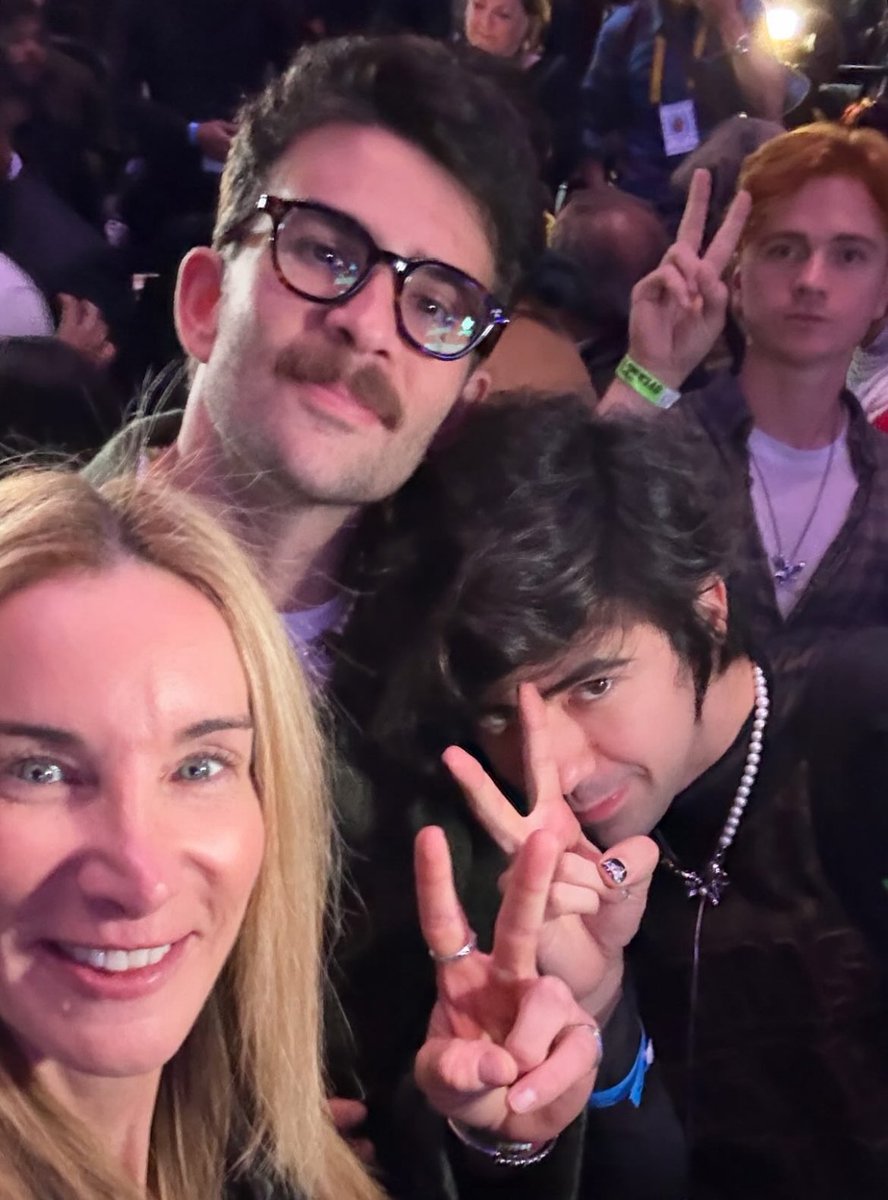 yall just couldn’t sit your ass down and watch ihip in peace with this nephew aunt duo