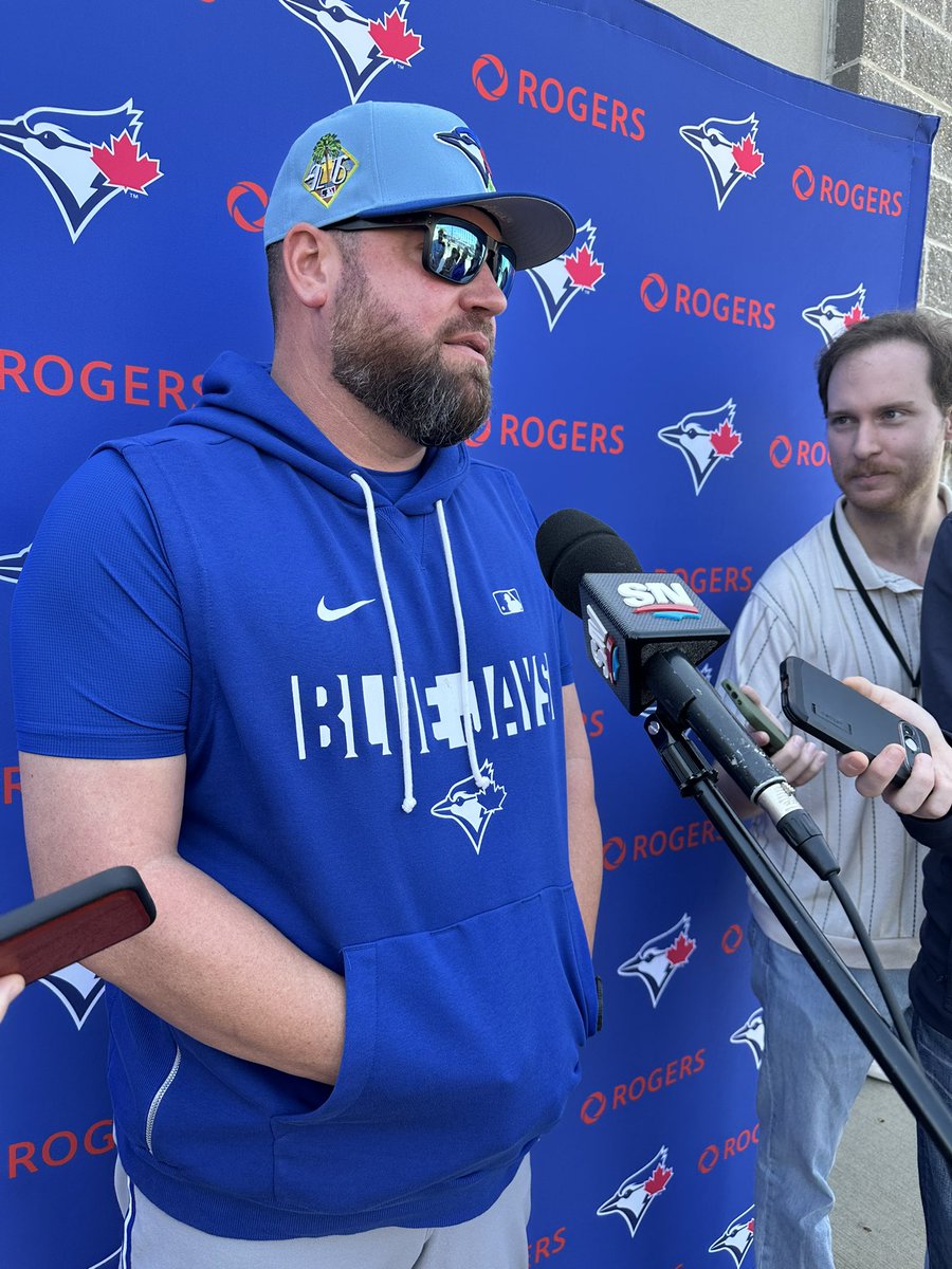 Hazel Mae tweet media