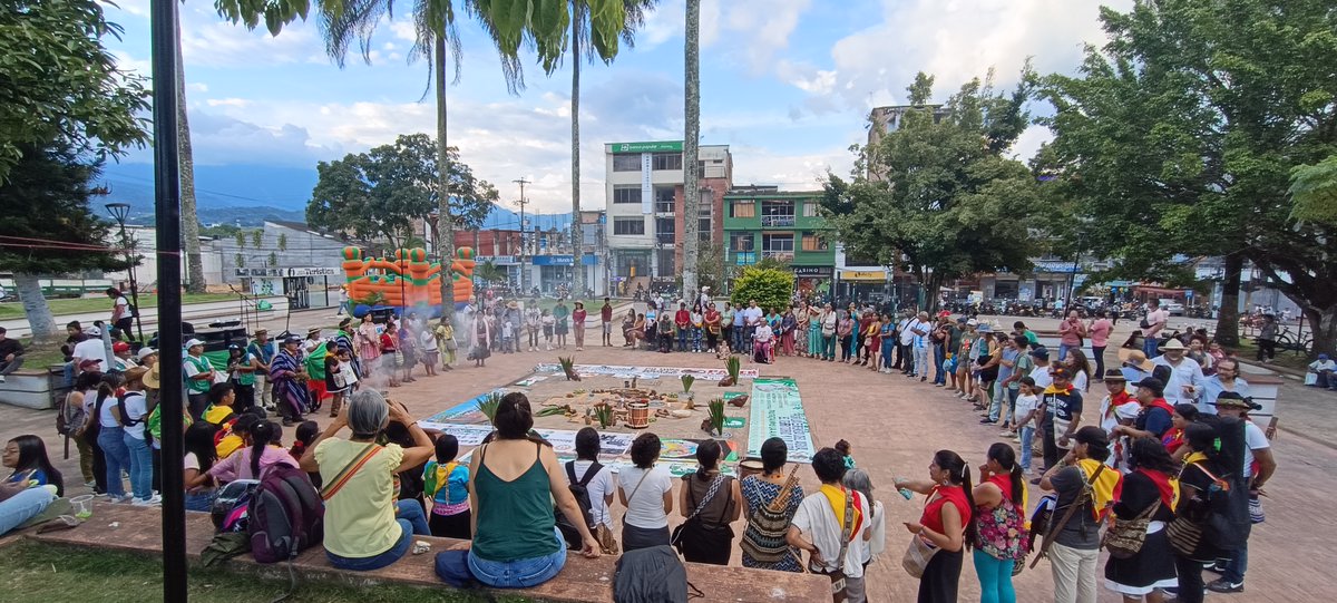 Guardianes_CO's tweet photo. 😍Nacimos desde el territorio.
Somos comunidades indígenas, campesinas, mujeres, jóvenes, niñxs y defensores de la vida que creemos en el cuidado colectivo de la naturaleza.
Aquí compartimos luchas, aprendizajes y esperanza. 🌎 https://t.co/XWr1L5z1Wh