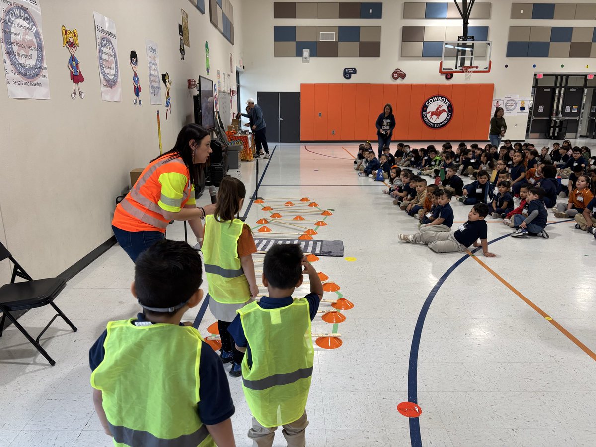 TxDPSWest's tweet photo. TxDOT and Texas DPS partnered with Riverside Elementary to teach students about distracted driving, distracted walking, and child passenger safety.
Building safer habits early helps keep our roads safe for everyone.
#TrafficSafety #TexasDPS #CourtesyServiceProtection https://t.co/YKnoPSQeUz