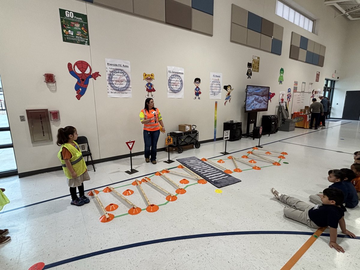 TxDPSWest's tweet photo. TxDOT and Texas DPS partnered with Riverside Elementary to teach students about distracted driving, distracted walking, and child passenger safety.
Building safer habits early helps keep our roads safe for everyone.
#TrafficSafety #TexasDPS #CourtesyServiceProtection https://t.co/YKnoPSQeUz
