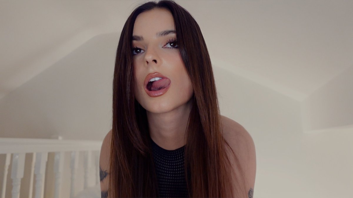 mayasexualsonly's tweet photo. It's thirsty Thursday! I want you to head to my clip store, buy a couple of CEI clips and do what you KNOW you need to do. Slurp slurrrrpppp, servants 💧💦👅 https://t.co/AYksjjZozE