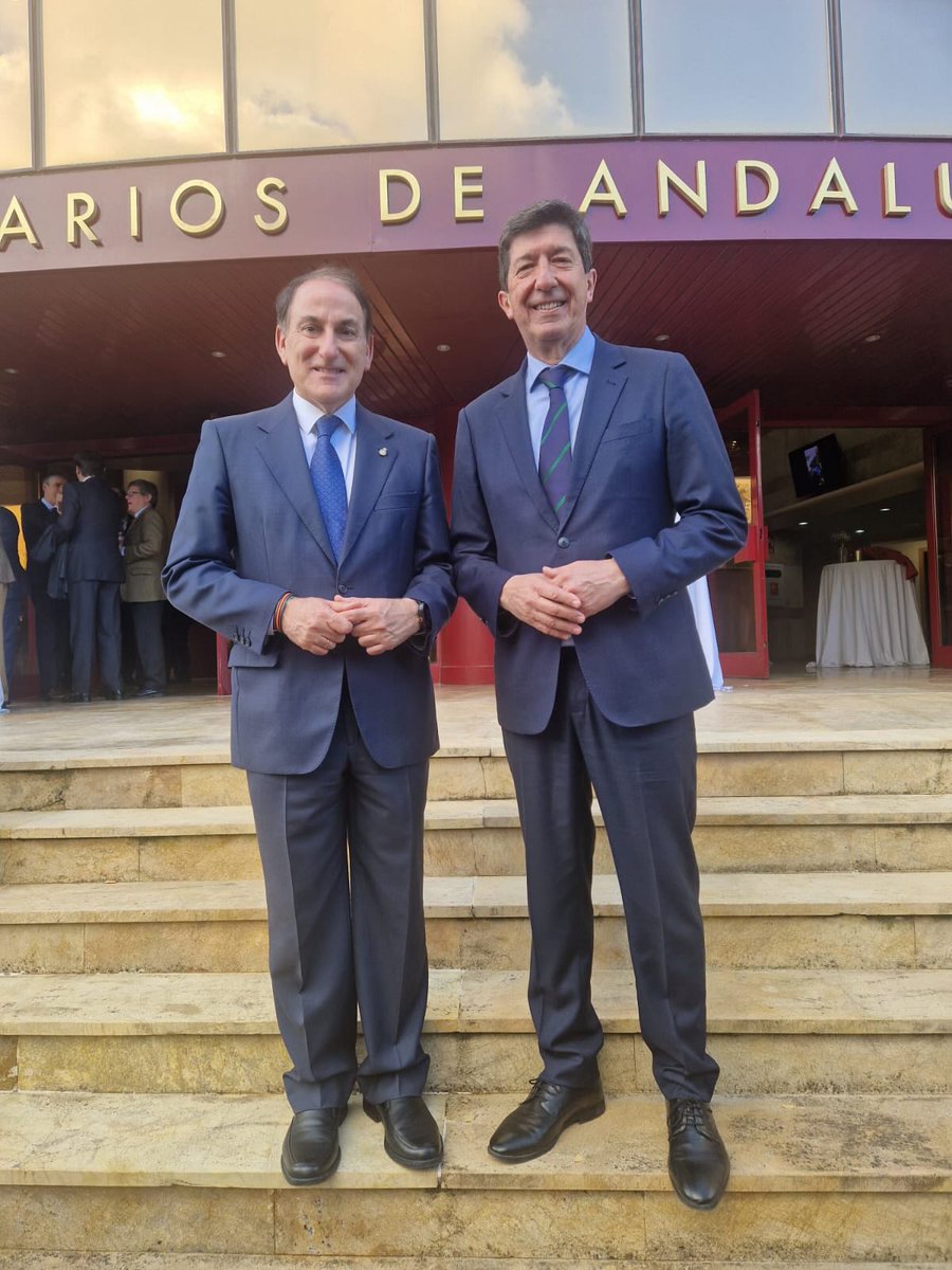 Javier González de Lara ha tomado posesión tras ser reelegido por cuarta vez como presidente de la <a href="/CEAes_/">CEA</a>. Enhorabuena, Javier. Hay que seguir apostando por el diálogo social como elemento clave para la transformación y el crecimiento de Andalucía.