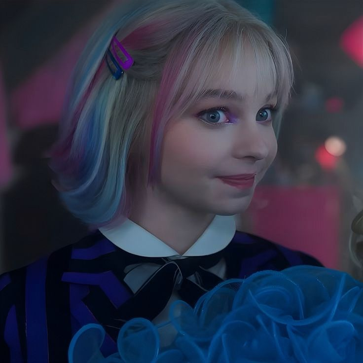 COMICDISTELIA's tweet photo. https://t.co/2badFQP3u1

quiero traer una semidiosa con la carita de emma 
pero no se que hija de quien seria.

acepto ideas ☝🏼😔✨ https://t.co/jknV63rHco