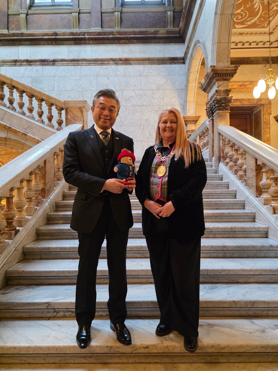 AmbJapanUK's tweet photo. Enjoyed great conversation with @LordPRovostGCC at the stunning, historic Glasgow City Hall!😃 https://t.co/48xZb9mLOS