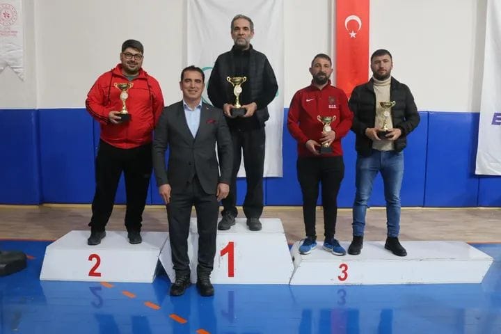 zaramem58's tweet photo. Sivasta yapılan Okullar Arası Minikler Güreş Müsabakalarında Zaradan karma okullardan oluşturduğumuz öğrencilerimiz 
6 altın 🥇madalya
2 Gümüş 🥈madalya
3 bronz 🥉madalya
İle toplamda da 4 kupa 🏆
Kazanmışlardır.
@sivasvaliligi 
@sivasmem 
@ZaraKaymakamlik 
@zaramem58 https://t.co/nT3cxA9rV4