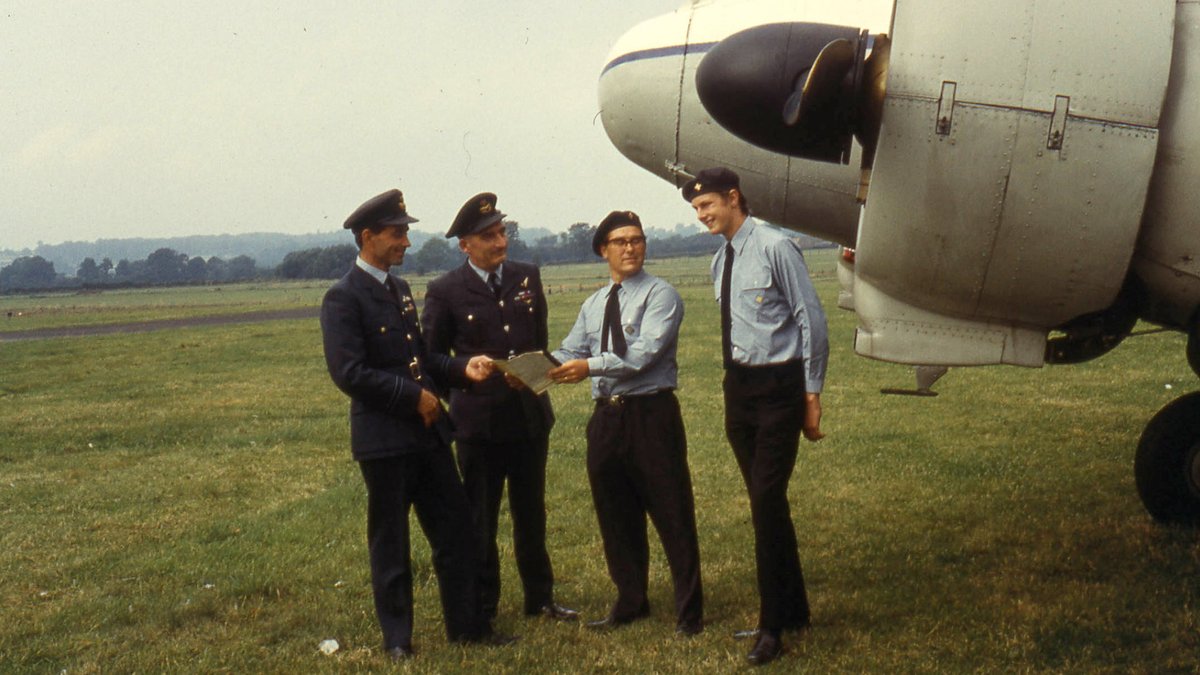 Wolverhampton Halfpenny Green Airport tweet media