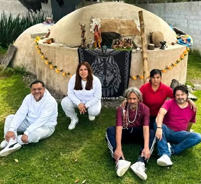PuntoMedioEdo's tweet photo. ✨🧘🏻♂️☯️ ¿Te sientes cargado, #estresado o emocionalmente saturado?.
✋🏻 Es momento de detenerte… respirar… y #reconectar contigo.
🔥 Este 21 y 22 de febrero vive la experiencia del #Temazcal, una ceremonia ancestral...
🤳🏻 Más información ⬇️
https://t.co/Co2zK1N2kn https://t.co/MwEMKTvJJ9