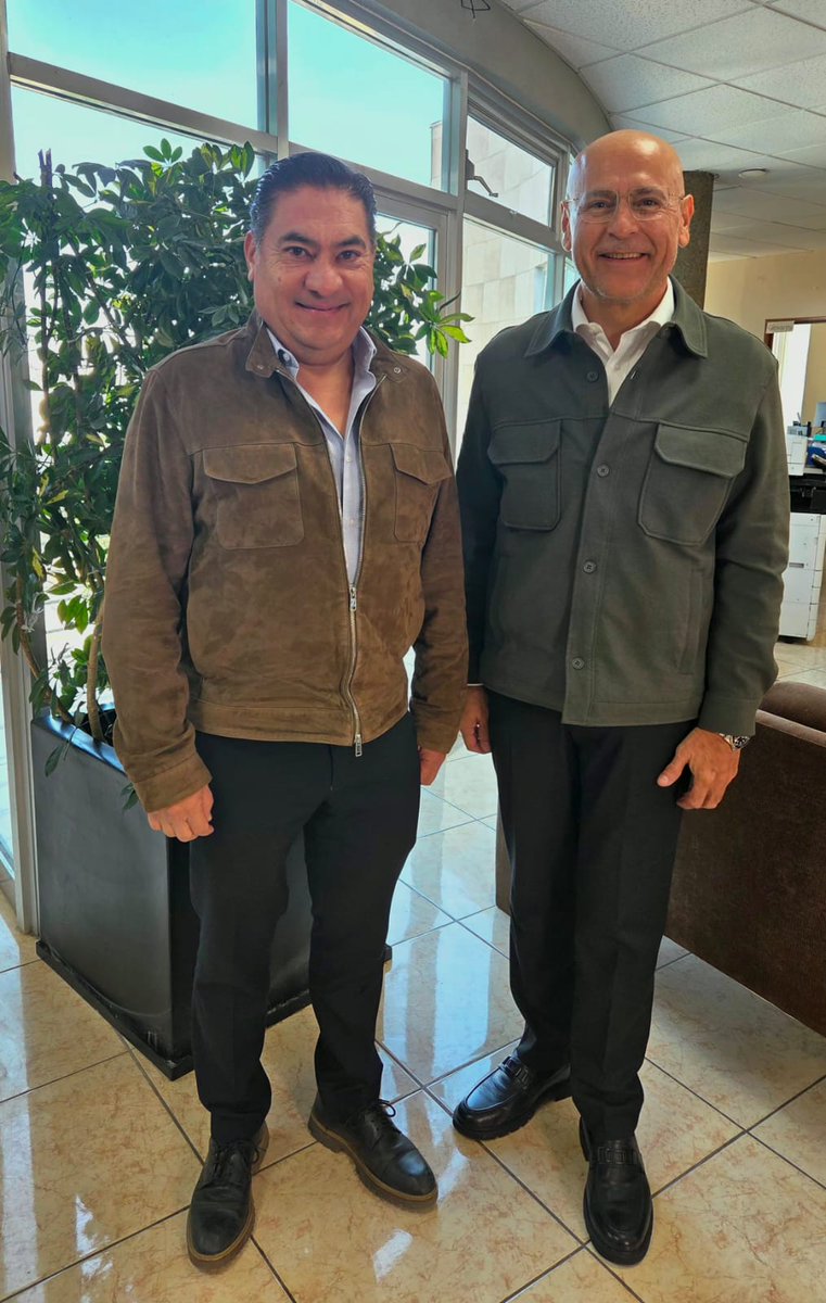 📲💻Con el objetivo de sumarnos a la digitalización, esta Dirección se reunió con el equipo de trabajo de la <a href="/CEMER_QRO/">Comisión de Mejora Regulatoria del Estado de Qro</a> y su titular Pedro Paredes, para ofrecer trámites de manera más ágil, segura y transparente.

<a href="/makugo/">Mauricio Kuri</a> <a href="/rogeliovegavm/">Rogelio Vega</a> 
<a href="/MarthaSotoQro/">Martha Soto</a> 
<a href="/educacionqro/">educacionqueretaro</a> 
<a href="/SPPCQRO/">S. Planeación y Participación Ciudadana Qro.</a>