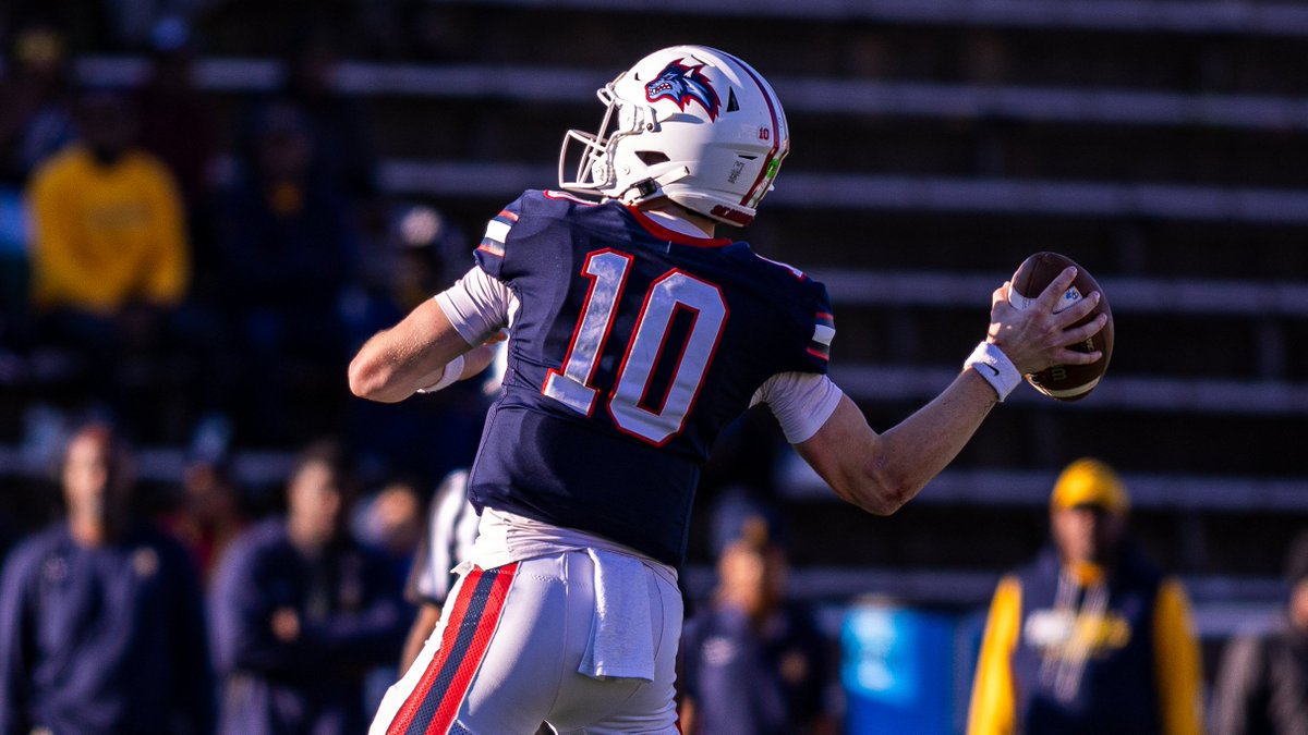 StonyBrookFB's tweet photo. thinking about this performance 💭

#As1 | @Quinn_Boyd12 https://t.co/mbGwelD3Bl