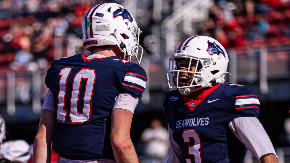 StonyBrookFB's tweet photo. thinking about this performance 💭

#As1 | @Quinn_Boyd12 https://t.co/mbGwelD3Bl