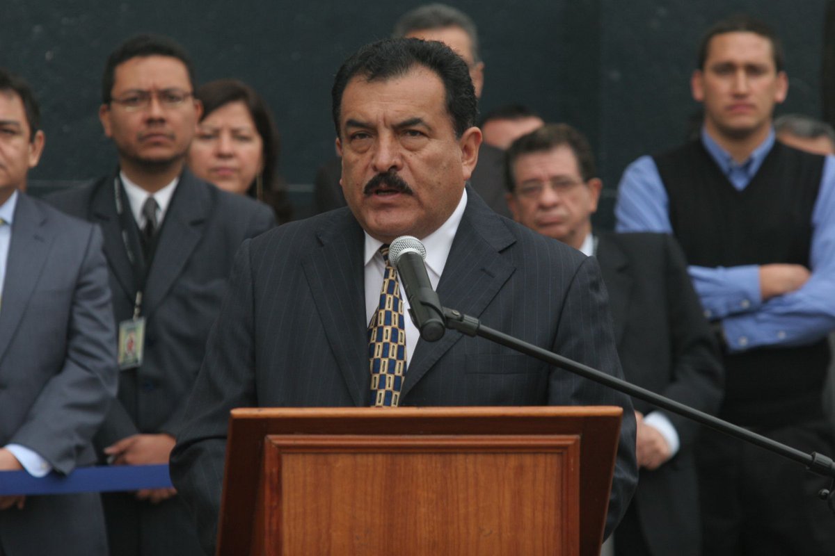 dra_misti_rock's tweet photo. Se vocea fuerte el nombre de Edgard Reymundo para reemplazar a Jeri. 

Sería un cambio de 180°: apostar por alguien con experiencia y menos show.

Por algo Reymundo es uno de los congresistas decanos. 

Vamos con un hilito 🧵 https://t.co/wI5HkaYMo7