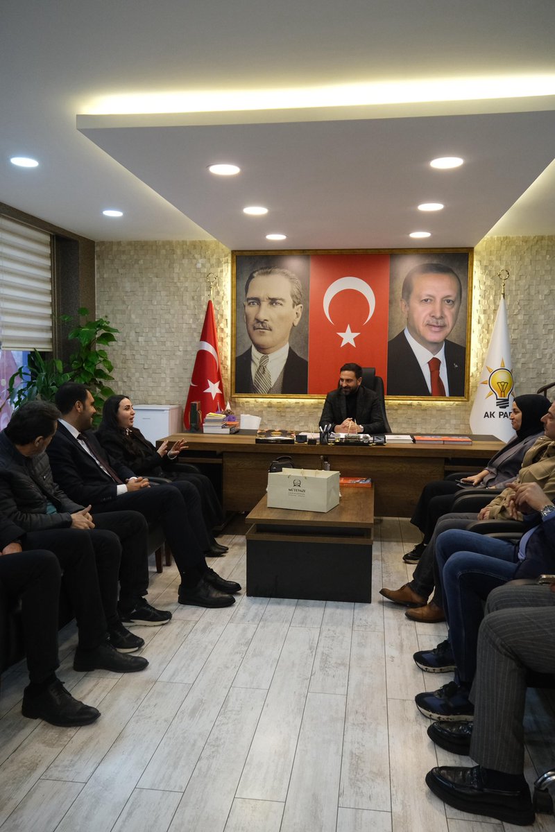 AK Parti MKYK Üyemiz, Kültür ve Sanat Politikaları Başkan Yardımcımız Sayın Fatima Yurduseven’i Seyhan İlçe Başkanlığımızda ağırlamaktan büyük memnuniyet duyduk.

Nazik ziyaretleri ve kıymetli değerlendirmeleri için kendilerine teşekkür ediyor; kültür ve sanat alanında Türkiye