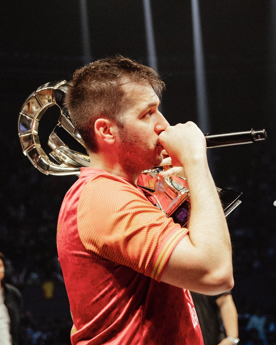 fmsworldseries's tweet photo. Hoy celebramos al primer campeón de la Superliga 🏆🎂

33 años, la edad en la que las leyendas se vuelven eternas 🐐 Feliz cumpleaños @chutyvk 🥳 https://t.co/lfcTDc5FS1