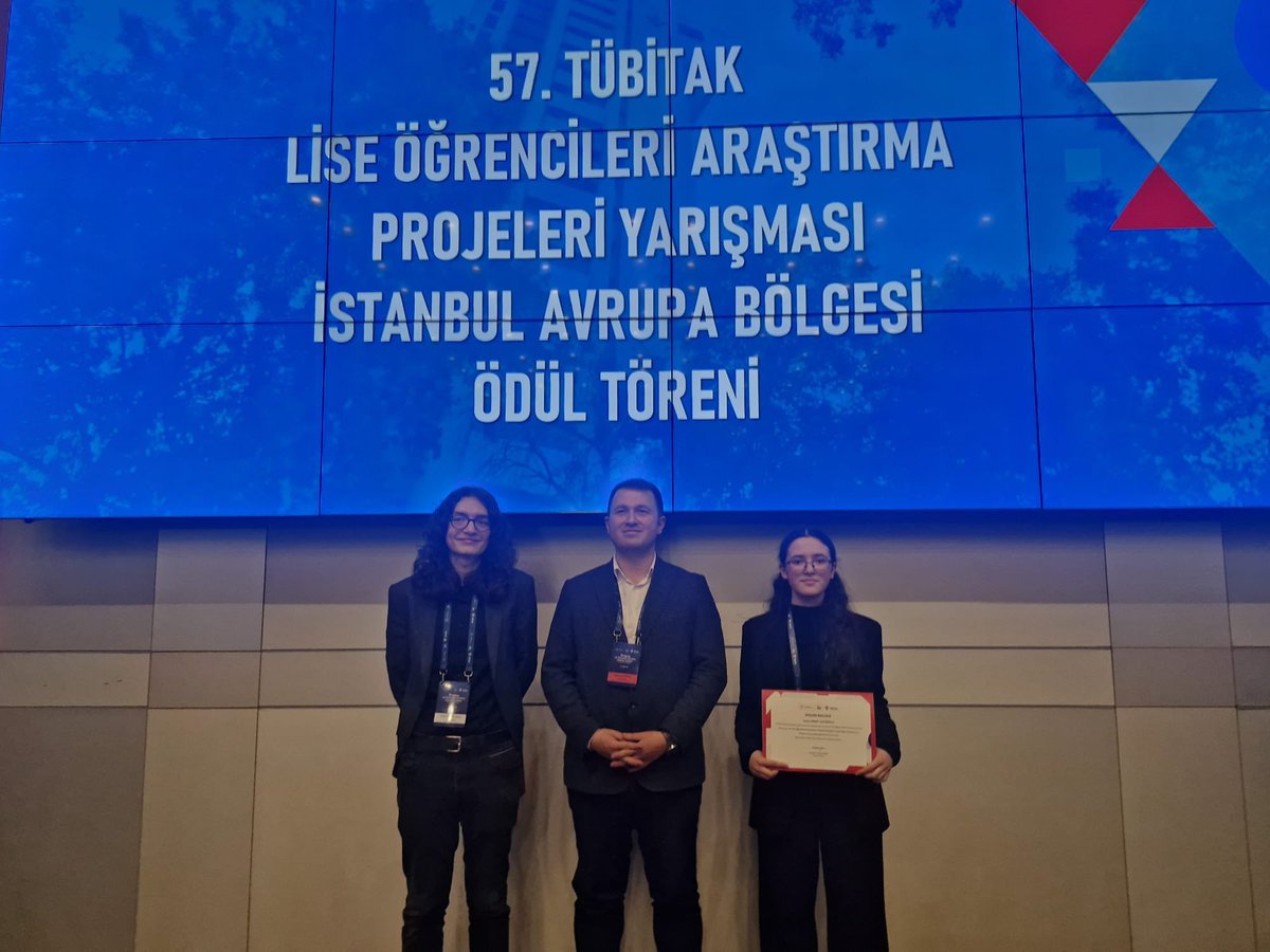 57.TÜBİTAK Lise Öğrencileri Araştırma Projeleri Yarışması Avrupa Bölgesi Ödül Töreni’nde; öğrencilerimiz Nimet Uzunoğlu ve Oğuz Kağan Varol, danışman öğretmenimiz Gökhan Gündüz rehberliğinde Yazılım alanında İstanbul Avrupa Bölge ikinciliği elde ederek bizlere büyük bir gurur