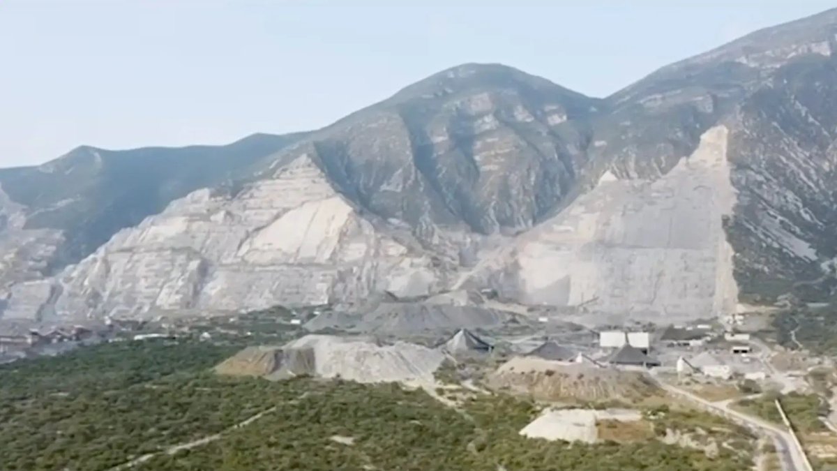 mandobregonvlz's tweet photo. La pedrera #Matrimar durante años ha cometido un gran ecocidios con la destrucción de la Sierra de Pichachos, han dañado el ecosistema, han dejado sin agua a los pobladores de y arroyos. https://t.co/6AapEkE7k9