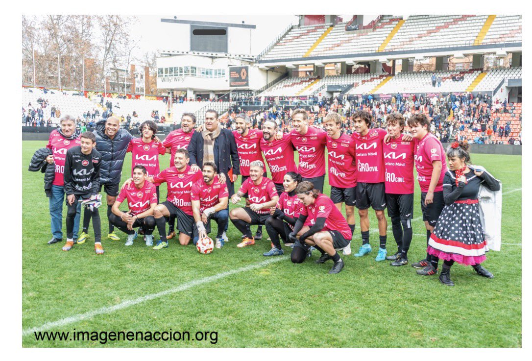 ya es tradición desde hace más de veinte años, el 27 de diciembre de 2025 se celebró en Madrid el Partido Solidario entre Famosos, una cita imprescindible del calendario solidario y deportivo. campo de fútbol del Rayo Vallecano,  a apoyar la labor social de la Fundación Theodora