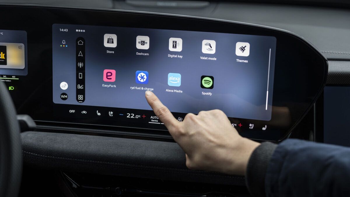 Tu Audi paga por ti: repostar, aparcar o recargar sin usar el móvil.
Audi integra EasyPark y Ryd en su sistema multimedia para pagar combustible, aparcamiento y recarga eléctrica directamente desde la pantalla del coche, sin smartphone.
autofacil.es/adios-a-bajart…