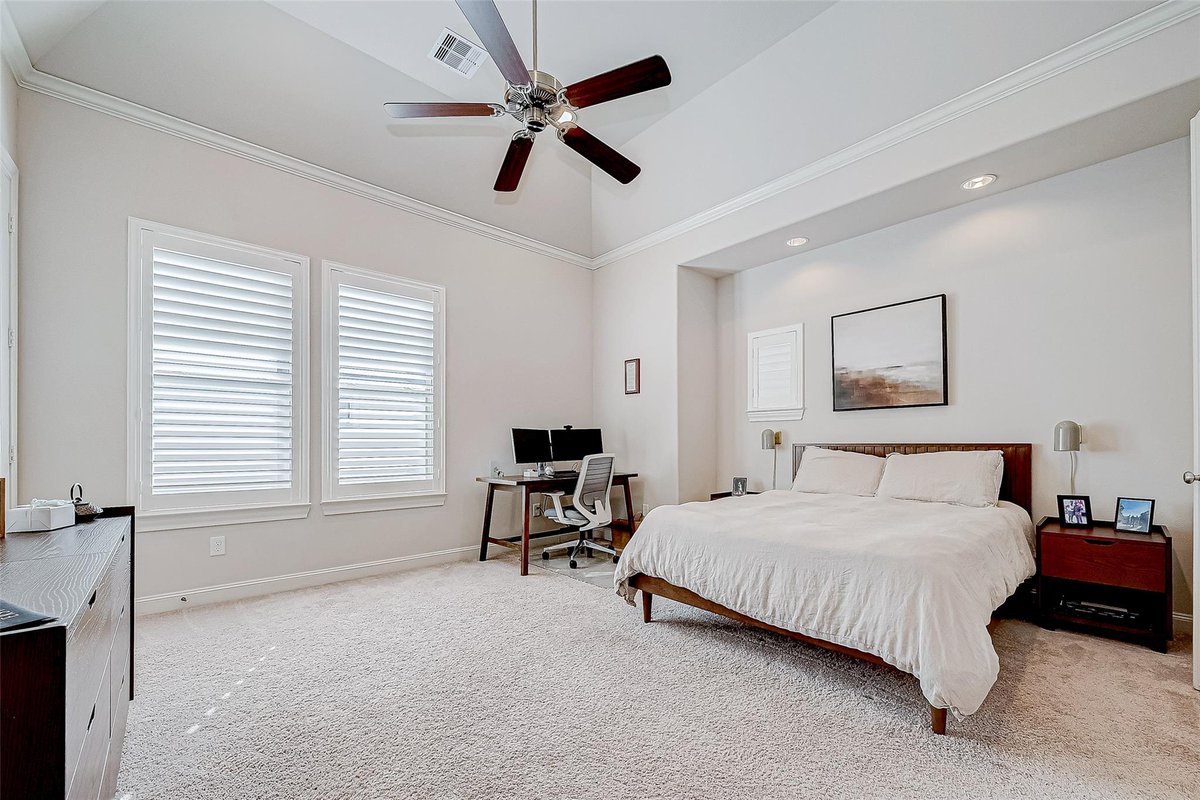 LINDATELLO's tweet photo. 2524 Sherwin Street, Houston, TX, 77007
3 bed | 3.5 bath 2038 Sq. Ft.
Active | 3200
https://t.co/OMVl8isiDP
Welcome to the heart of Cottage Grove! This charming rental property boasts a gourmet kitchen with an oversized island, perfect for entertaining. All appliances are... https://t.co/x2ojxkXNs1