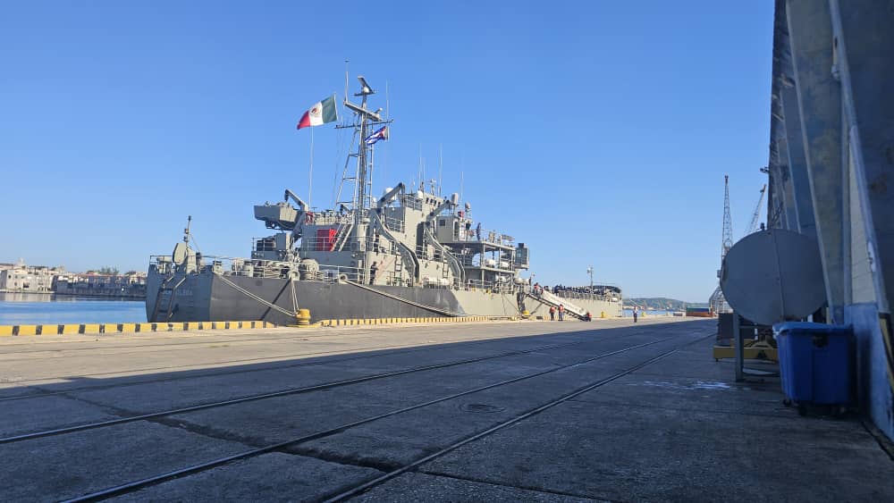 En puerto cubano buque mexicano cargado de donaciones con alimentos e insumos. Muchas gracias por tanta Solidaridad en momentos tan difíciles ❤️🇨🇺🇲🇽 <a href="/AlfredoVzquezP/">Alfredo Vázquez Pérez</a> <a href="/Colina_CTCuba/">Miguel Colina</a> <a href="/NiurkaOrbera/">Niurka Maria González Orberá</a> #PorCubaJuntosCreamos #CtcLaHabana #LaHabanaViveEnMí