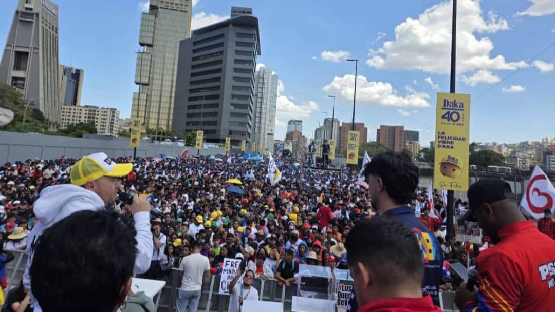 ernestojmro's tweet photo. Solo mostraré una foto, por ahora...

Así se encuentra la juventud revolucionaria, en paz, celebrando el Día de la Juventud, en Caracas, Venezuela. https://t.co/IzxunKz8cW